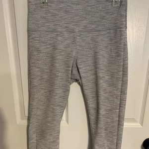 Lululemon in Wonder Under Capri style